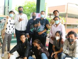 Pelatihan E-Commerce Bagi UMKM Kampung Sirih oleh Dosen FTIK USM