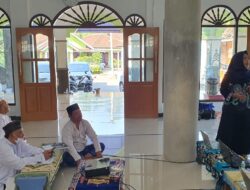Tim Pengabdian FE USM Memberikan Pelatihan Pembuatan Pembukuan Kas pada UMKM Susu dan Yogurt Marinos