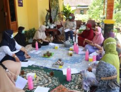 Dosen FE USM Latih Pembuatan Sabun Deterjen Cair Ramah Lingkungan