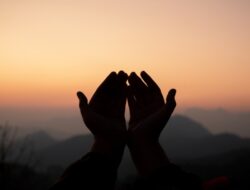 3 Niat Membaca Surah Yasin di Malam Nisfu Sya’ban