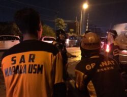 Mapala USM Bantu Evakuasi Banjir Rob di Semarang