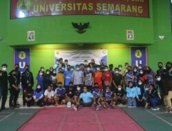 UKM Bulu Tangkis USM Pertandingan Persahabatan dengan Udinus