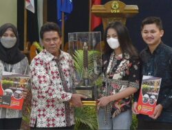 Juara Debat Hukum, Mutiara, Audrey dan Naufal Raih Piala Bergilir Prof Dr Muladi SH