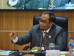 Kuliah Umum di USM, Prof Mahfud MD: Politik Hukum dan Politisasi Hukum Itu Berbeda