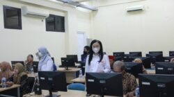 Tim PkM FTIK USM Kenalkan TOEFL kepada Guru SMA Al-Islam