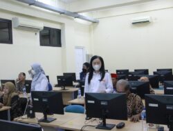 Tim PkM FTIK USM Kenalkan TOEFL kepada Guru SMA Al-Islam
