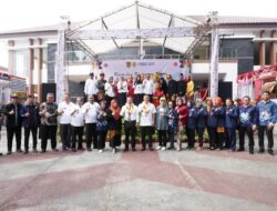Kunjungi Bazar Mahasiswa KKN di Tiga Kecamatan, Rektor : USM Siap Dukung Progam Kecamatan