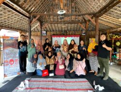 Tim PkM FTIK USM Beri Pelatihan optimalisasi Penjualan Produk Makanan Menggunakan Shopee Food ke Pelaku UMKM di Kampung Jawi