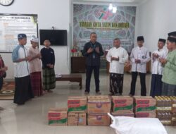 Peduli Bulan Ramadhan 2024, PT Pegadaian Bagikan Paket Sembako ke Masyarakat Sekitar Outlet