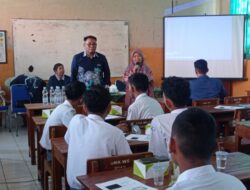 Dosen Teknik Elektro USM Berikan Pelatihan Blog Bagi Siswa SMK Walisongo Semarang