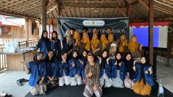 Mahasiswa Universitas Semarang Program Studi Pariwisata mengadakan kegiatan Focus Group Discussion di Kampung Jawi tentang promosi melalui media sosial